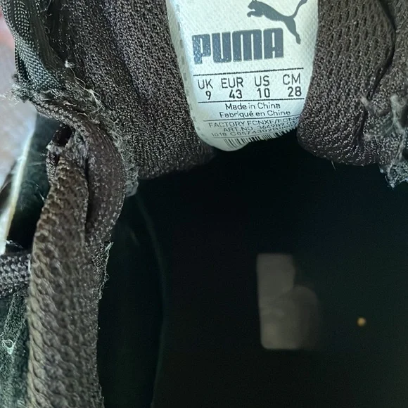 Puma size 10 men’s sneakers. Black/White.BLACK SUEDE. - Picture 4 of 4